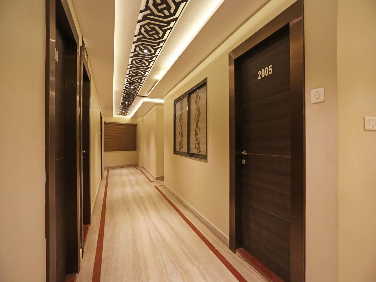 Oyo 10338 Hotel Aadesh Palace Varanasi Exterior foto