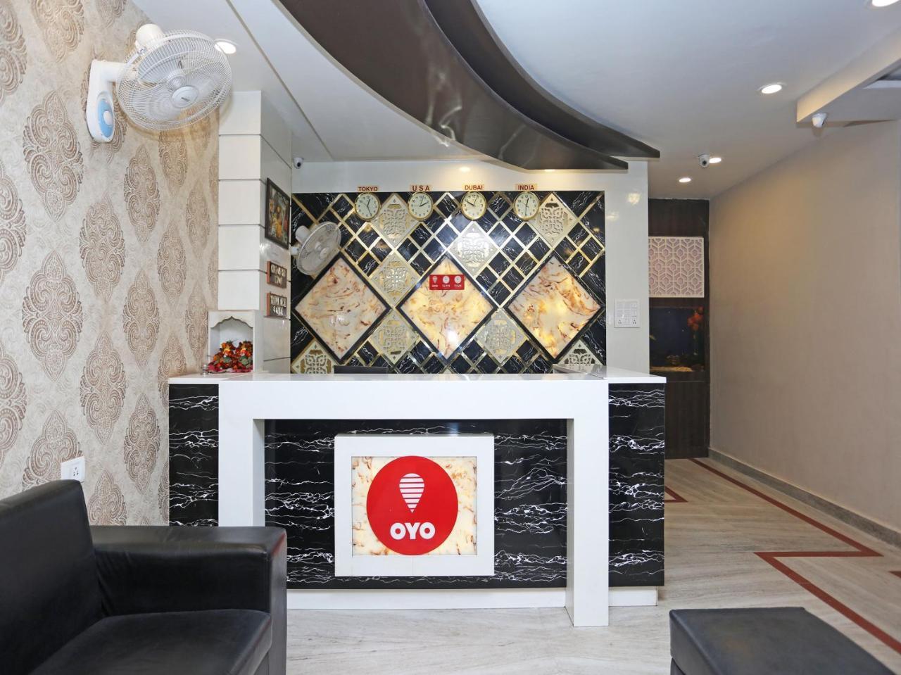 Oyo 10338 Hotel Aadesh Palace Varanasi Exterior foto