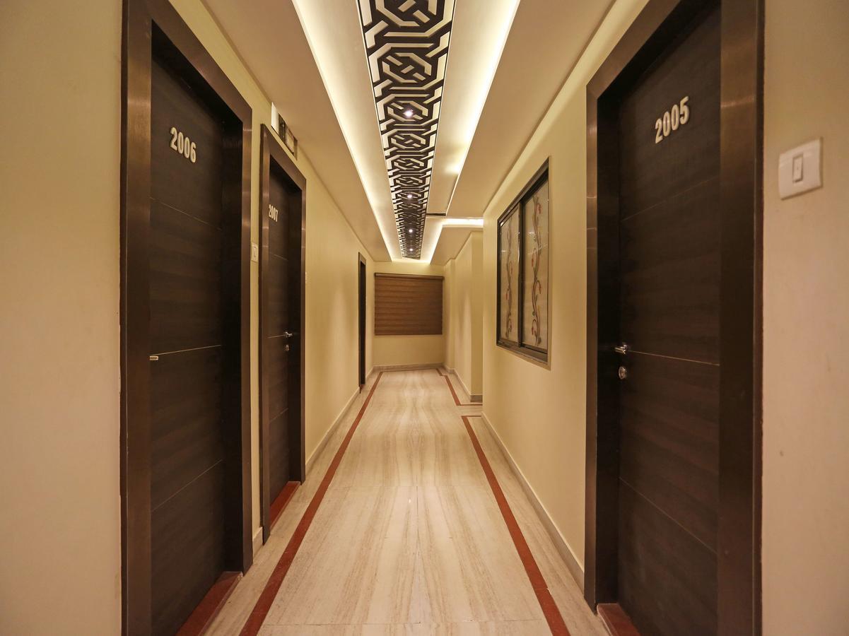 Oyo 10338 Hotel Aadesh Palace Varanasi Exterior foto